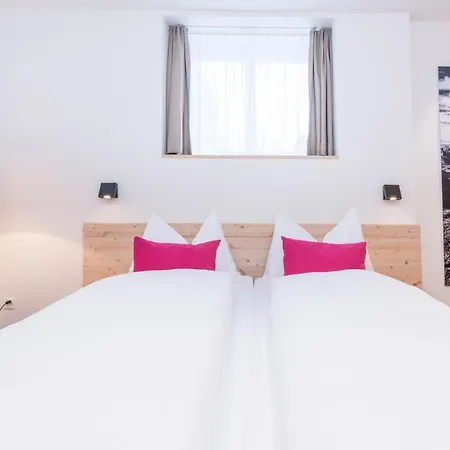 Отель Randolins Familienresort 3*